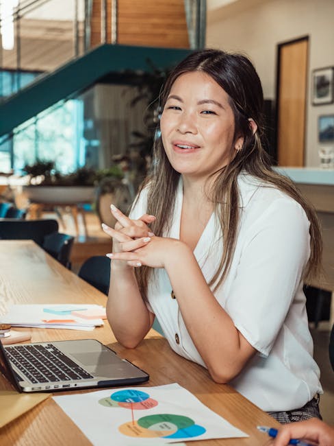 Comment les logiciels de gestion de la relation client peuvent optimiser l'expérience client en ligne - logiciel CRM, expérience client en ligne, optimisation relation client, solutions CRM Québec, engagement client numérique, plateformes CRM populaires, amélioration service client, outils CRM efficaces, fidélisation clientèle, intégration CRM réseaux sociaux